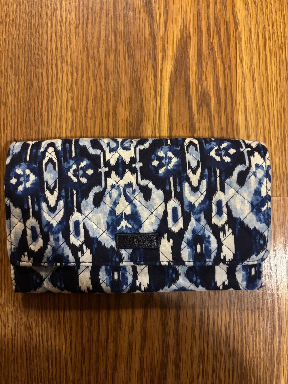Vera Brady Blue/ White Quilted Island Ikat Pattern/ Geometric Trifold Wallet